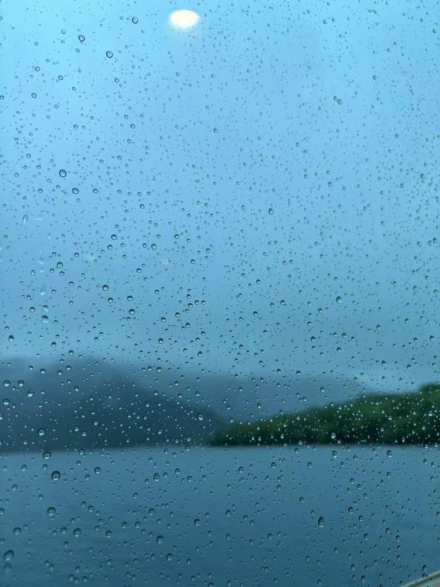 雨中游雕刻之森美术馆