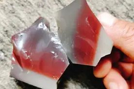 主要成份都是二氧化硅，玛瑙和水晶为什么不一样？图片