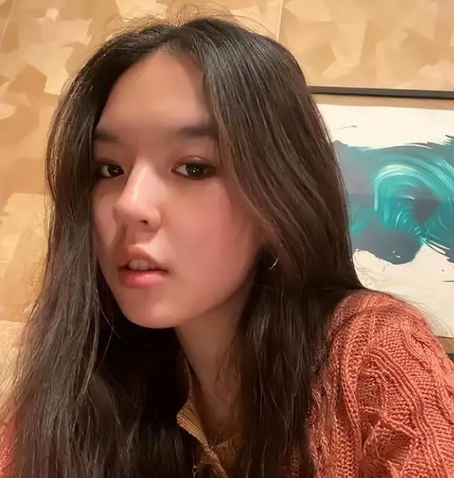 李咏也没想到，自己离世8年后，23岁的女儿就走上一条“不归路!”
