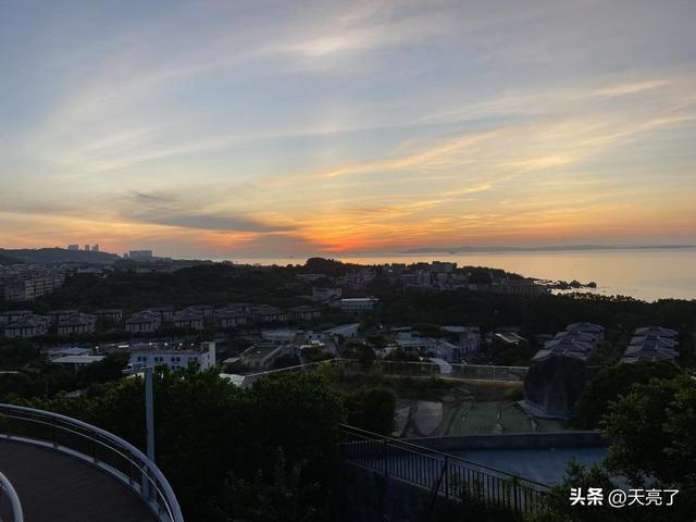 来厦门旅行，怎能不看一次海上日出
