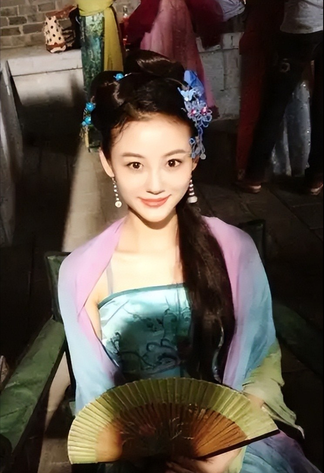 原来她早已去世，26岁全身溃烂因癌症而亡，被家人“吸血”多年！