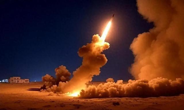 100枚导弹从天而降，美军发起斩首行动，特朗普下令，俄英法失声