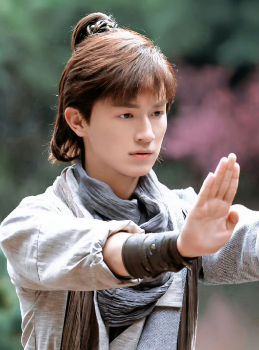 杨旭文坦白和陈若琳真实关系，担心的事发生，8年前闹剧就开始了