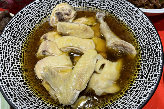 出片率100%！上海人都在找这个“限定露台”！这条“银杏大道”好拍又好吃！