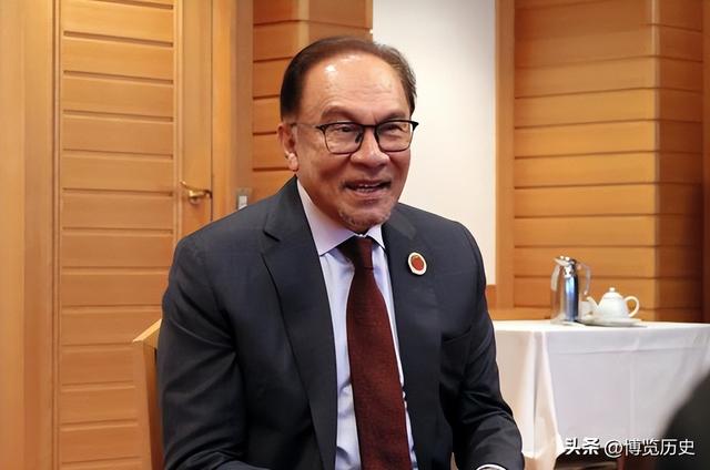 印尼总统看完阅兵，决定将他们拖了30年，价值5800亿的项目给中国