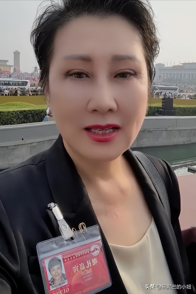万万没想到，63岁张凯丽因九三阅兵上的一个动作，实现口碑暴增