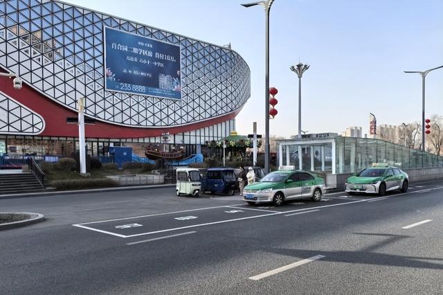 石河子万达商圈交通优化升级显成效