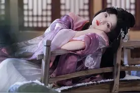 豁达可爱绝世大美人×温柔腹黑皇帝图片