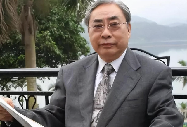 她曾是体操女神，退役后与大51岁的干爹谈恋爱，如今收获新的人生