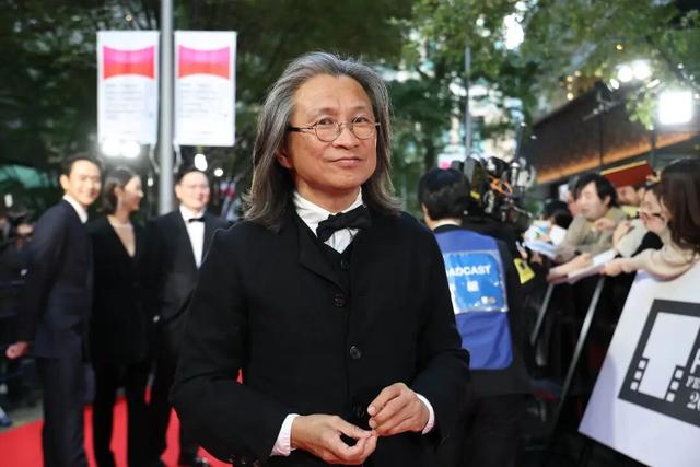 知名导演陈可辛突发车祸！现场画面曝光