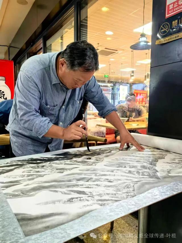 “气候会客厅”重庆西站举行,当代徐霞客吴涛谈北纬30度气候线