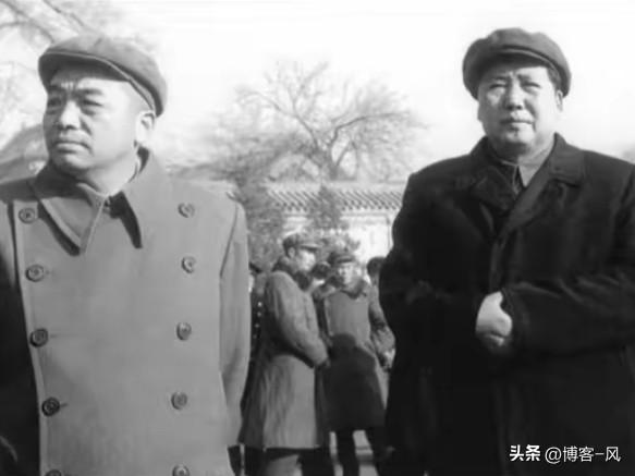 彭德怀晚年轮椅真实照，无演员演绎，这才是让人肃然起敬的模样