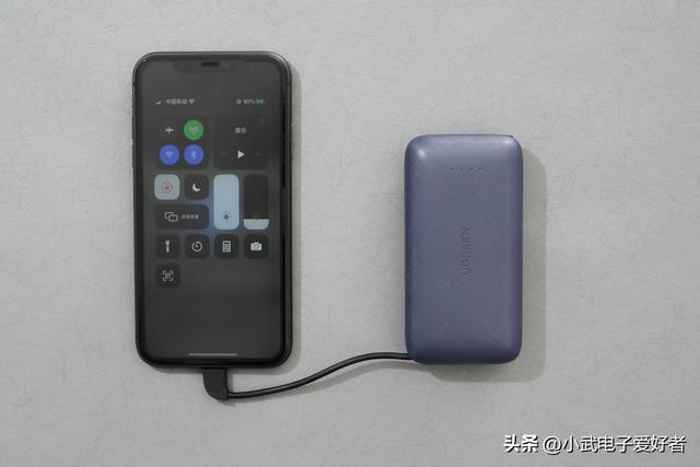 手机大电池时代还需要充电宝吗？