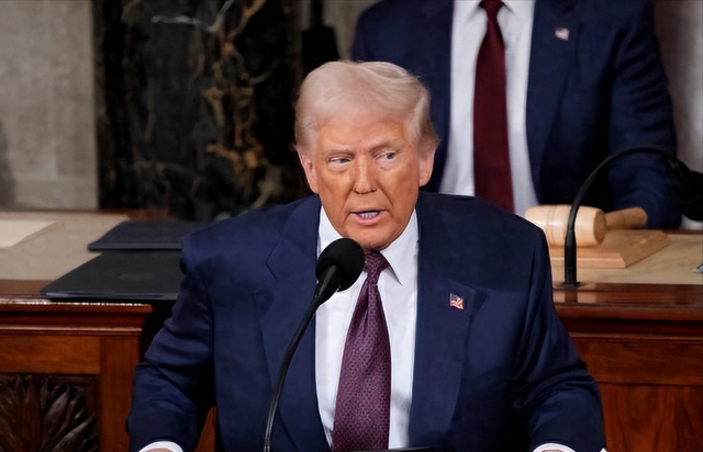 美军战机离奇坠入南海，仅仅24小时后，特朗普亲自宣布“破案”