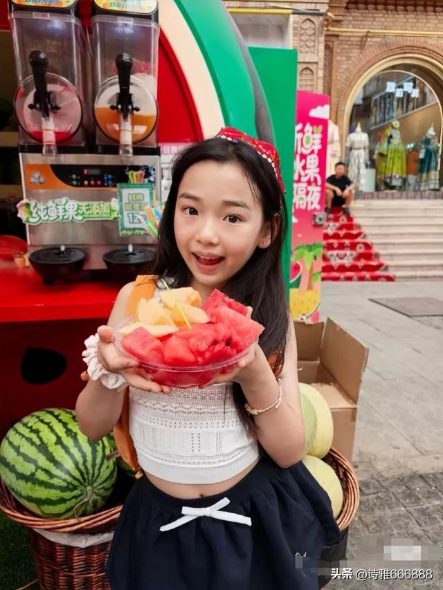 佟丽娅带董璇和小酒窝在新疆吃喝玩乐，两位姐姐都美得很高级！