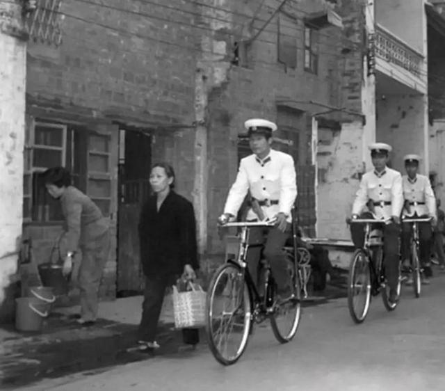 真凶拔掉满脸胡子改名，观看《刘胡兰》心存侥幸，却不知难逃法网