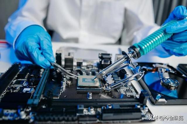 百度昆仑芯亮剑！两款AI芯片炸裂发布，彻底打破英伟达垄断野心！