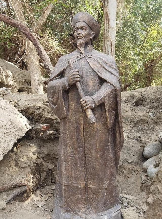 游新疆吐鲁番的坎儿井和葡萄沟