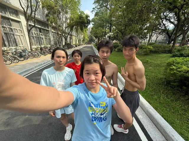 全红婵晒训练照，大汗淋漓！此前缺席世锦赛、长胖引发争议