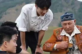 帅炸了！董宇辉新疆骑马，帅气十足，评论区却画风突变，都在告状图片