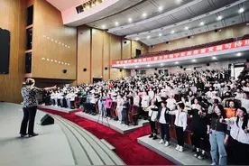 “同心蓄力‘赢’中考 赋能逐梦向未来”家长大讲堂公益培训活动图片