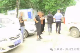 把货车停在店门口 引发冲突该谁负责图片