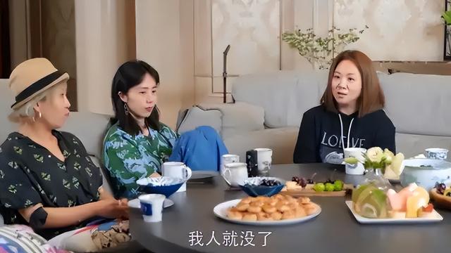 55岁黄磊还能活多久？睡前戴呼吸机，每天一把药，曾被曝有心脏病