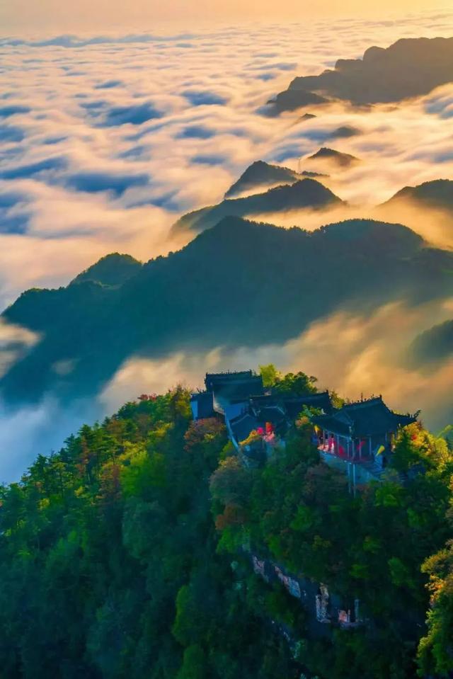 秋染鸡峰山
