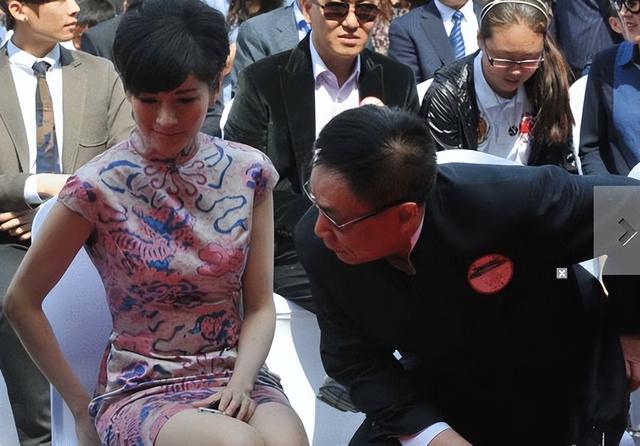 傍大款，当小三，私生活混乱！难怪16年过去，阔太们还在防着她