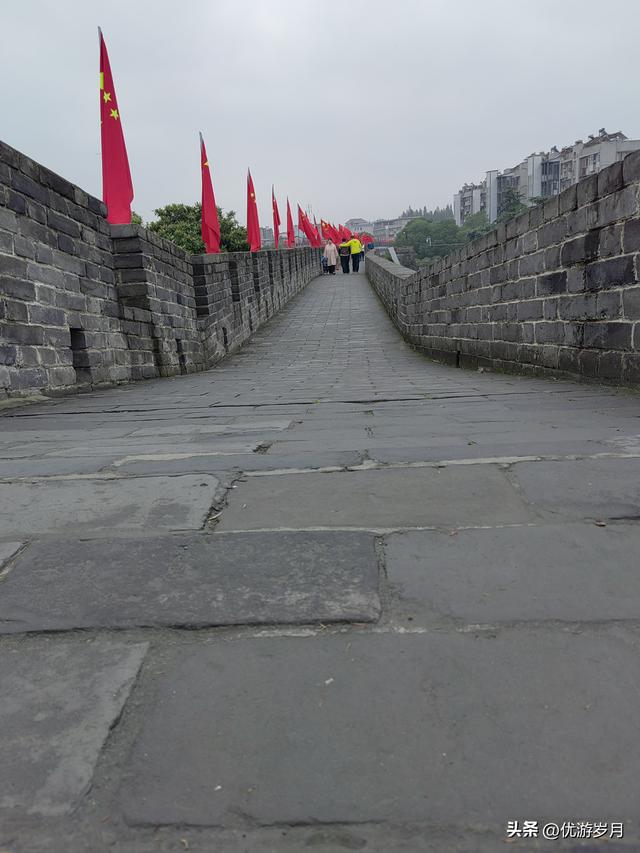 襄阳古城汉江风景很美