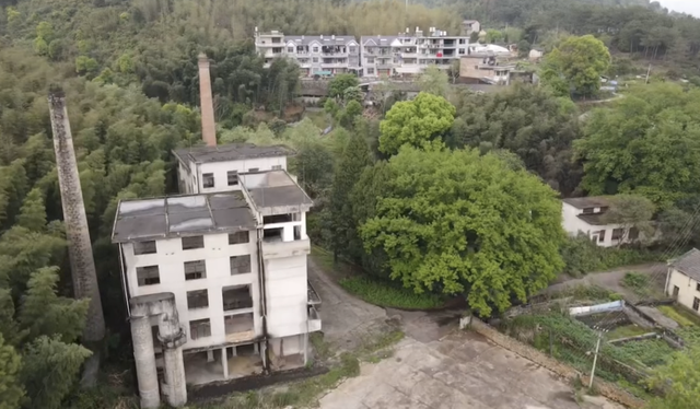 浙江大山里，竟藏一座废弃的“小香港”，如今人去楼空！