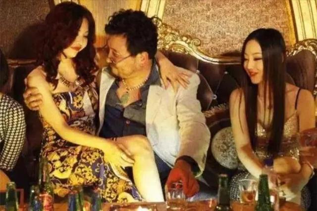 包养多名情妇，生下11个私生子，70多岁潜逃时仍要生娃！他是谁？