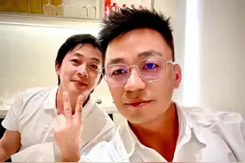 “消失”12年，一回归就是顶流！这是他离成为资本大鳄最近的一次图片