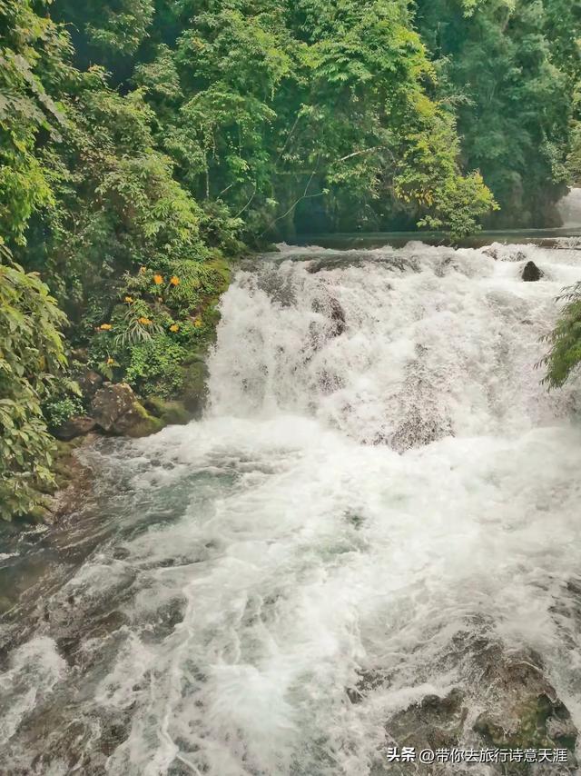 小七孔景区的瀑布和水石森林