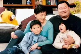 他是杨澜的儿子，长相像复制粘贴，身高1米85，高大帅气图片