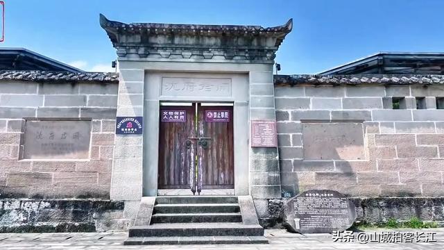 四川东边的人口大县,被称为铁路十字路口,但到省会却并不便利?