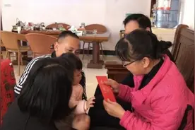 父亲当年认的干儿子，考上大学后就再也没联系过，如今他又来认亲图片