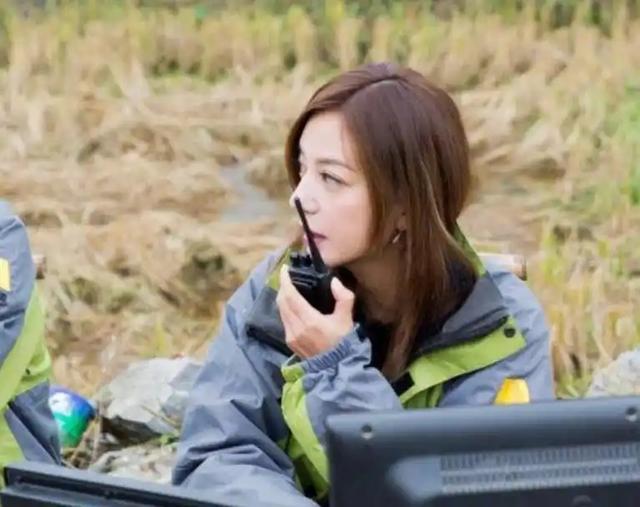 死心不息！劣迹艺人赵薇走投无路，15岁女儿成她的最后一根稻草
