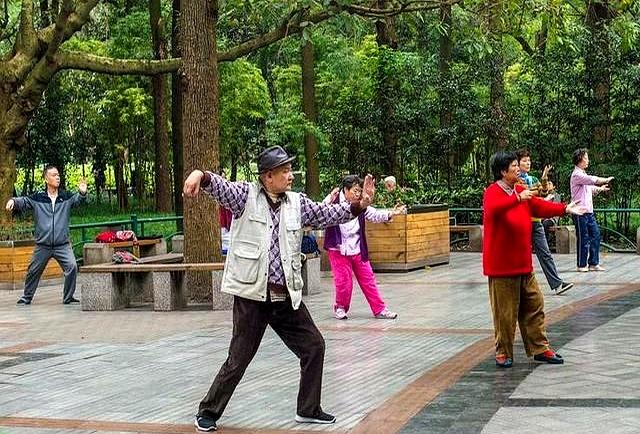 绝了！八段锦隐藏口诀揭秘，90%人都在“无效练习”！