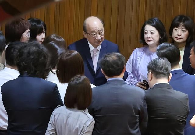 赖清德最后通牒，不许马英九、洪秀柱参加93阅兵，国台办8字定调