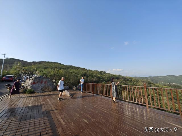 龙翔街道赵庄村窄门峡谷：家门口的“宝藏”健身与赏景胜地