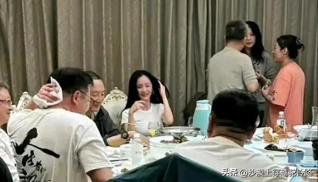 真的没有想到呀！女明星私下陪投资商吃饭，必须素颜出席