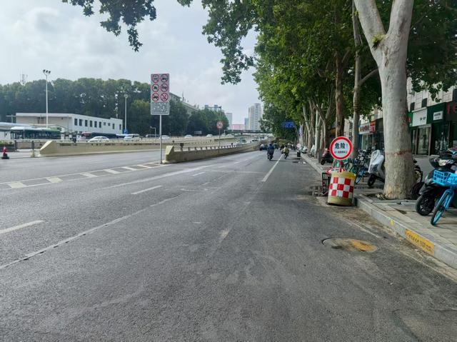 暴雨后郑州市区交通秩序已恢复正常