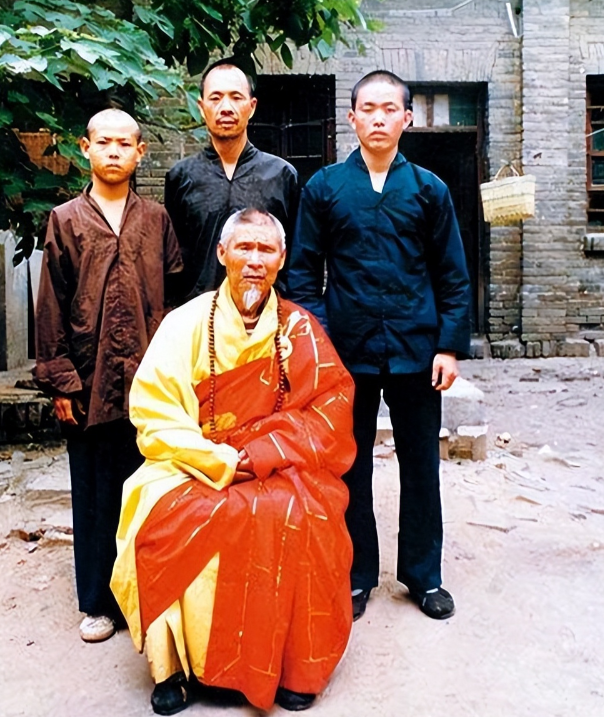越扒越后怕！释永信上位后，同辈师兄弟集体消失？有人已走上歪路