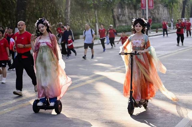 2025全国群众登山健身大会（保亭站）成功举办