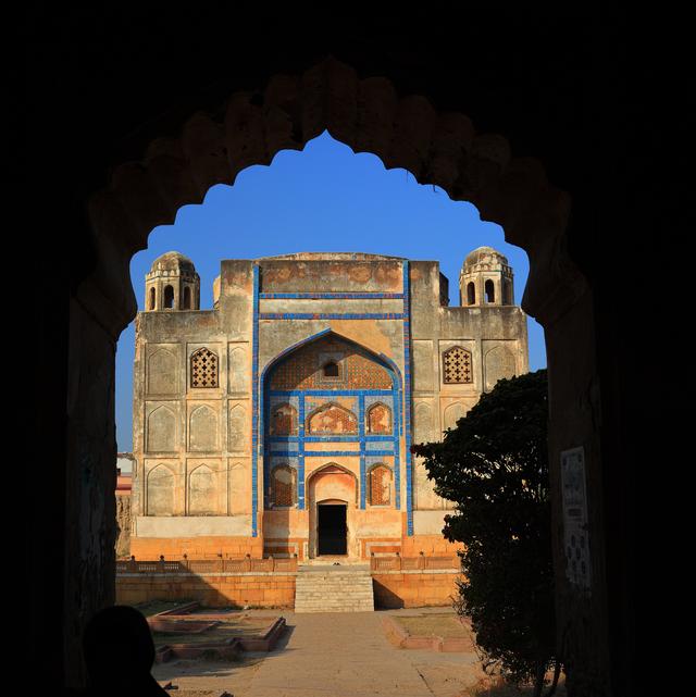 伊朗34处古迹，同步修复伊朗法尔斯省，连接千年文明发展旅游