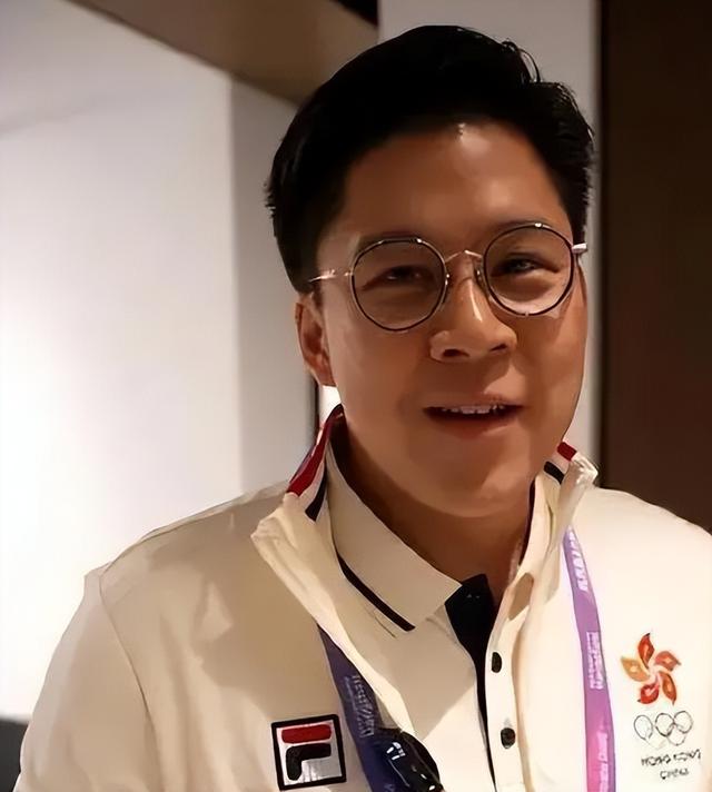 三连升！霍启刚官宣喜讯，新身份给郭晶晶长脸，让李嘉诚不敢吭声