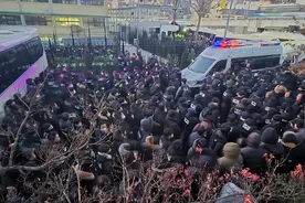 千名警察出动，尹锡悦被成功逮捕，一旦遭正式起诉，再无翻身可能图片
