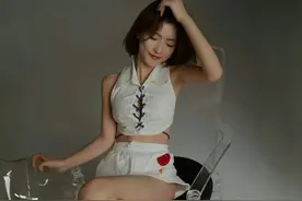 聂小雨《男人装》杂志写真，为什么机车类的女网红更容易出圈？ ​图片