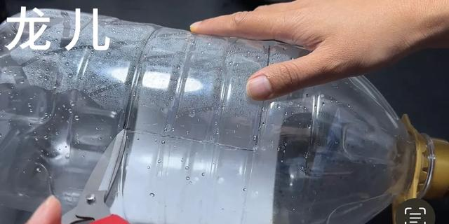 空油桶如何装得进去鸡蛋？